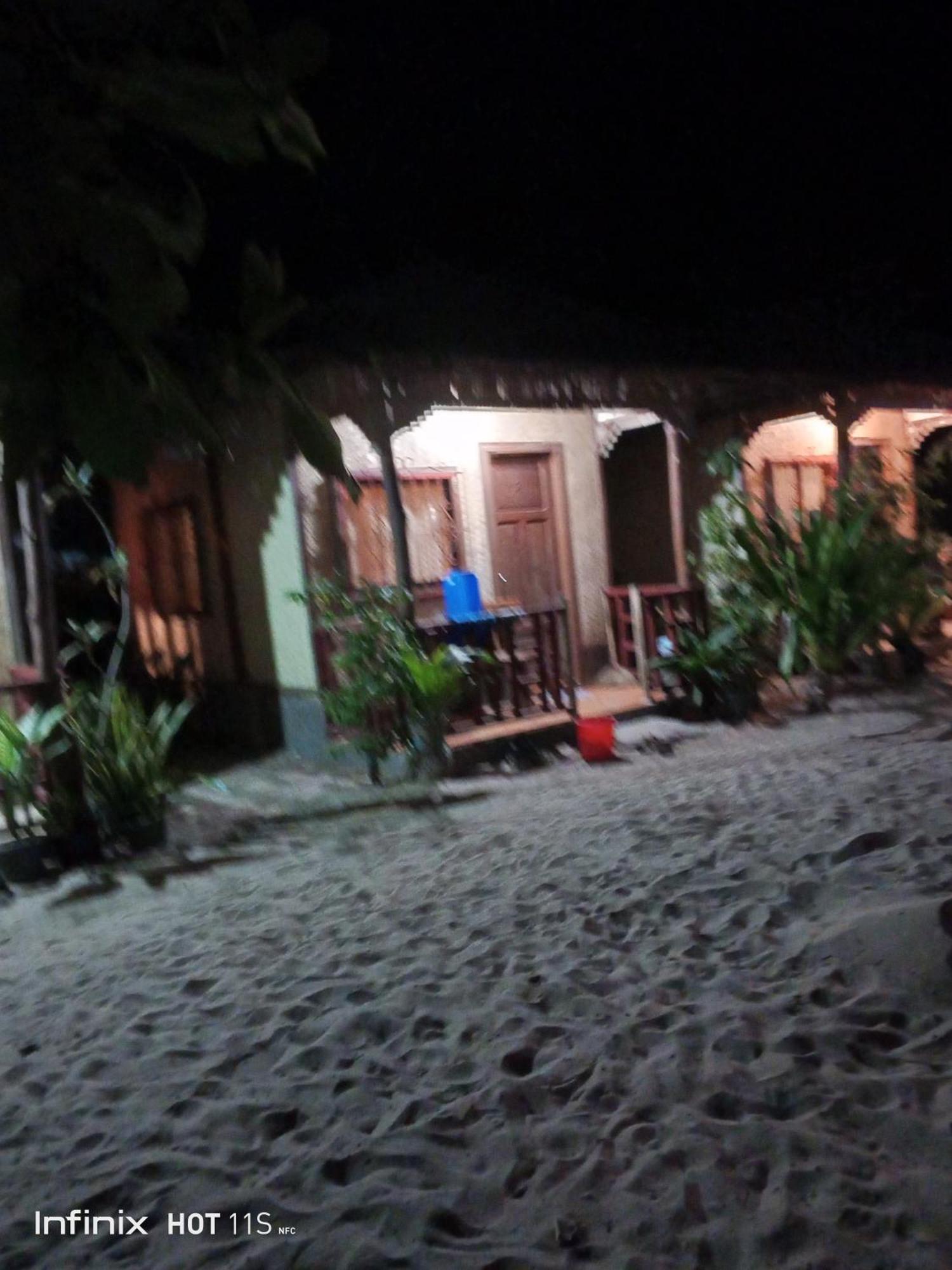 Akoya Beach Park And Cottages Locaroc Экстерьер фото